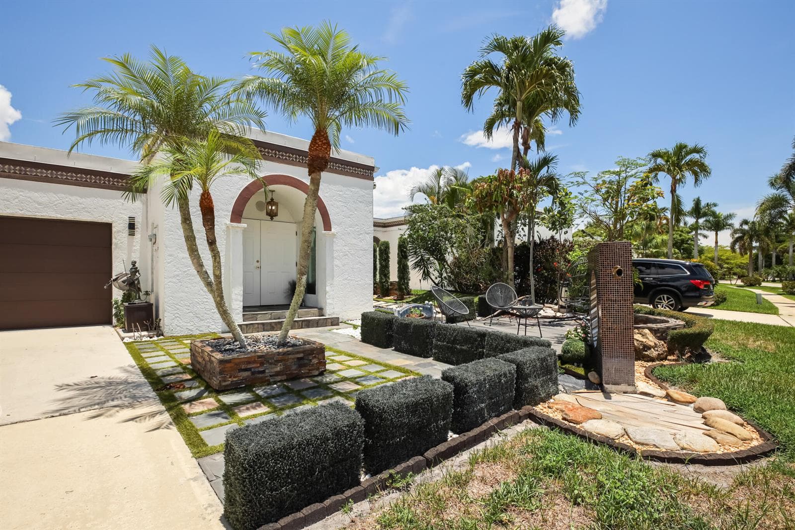 Single-family home at 6590 Fountains Circle, Lake Worth, FL