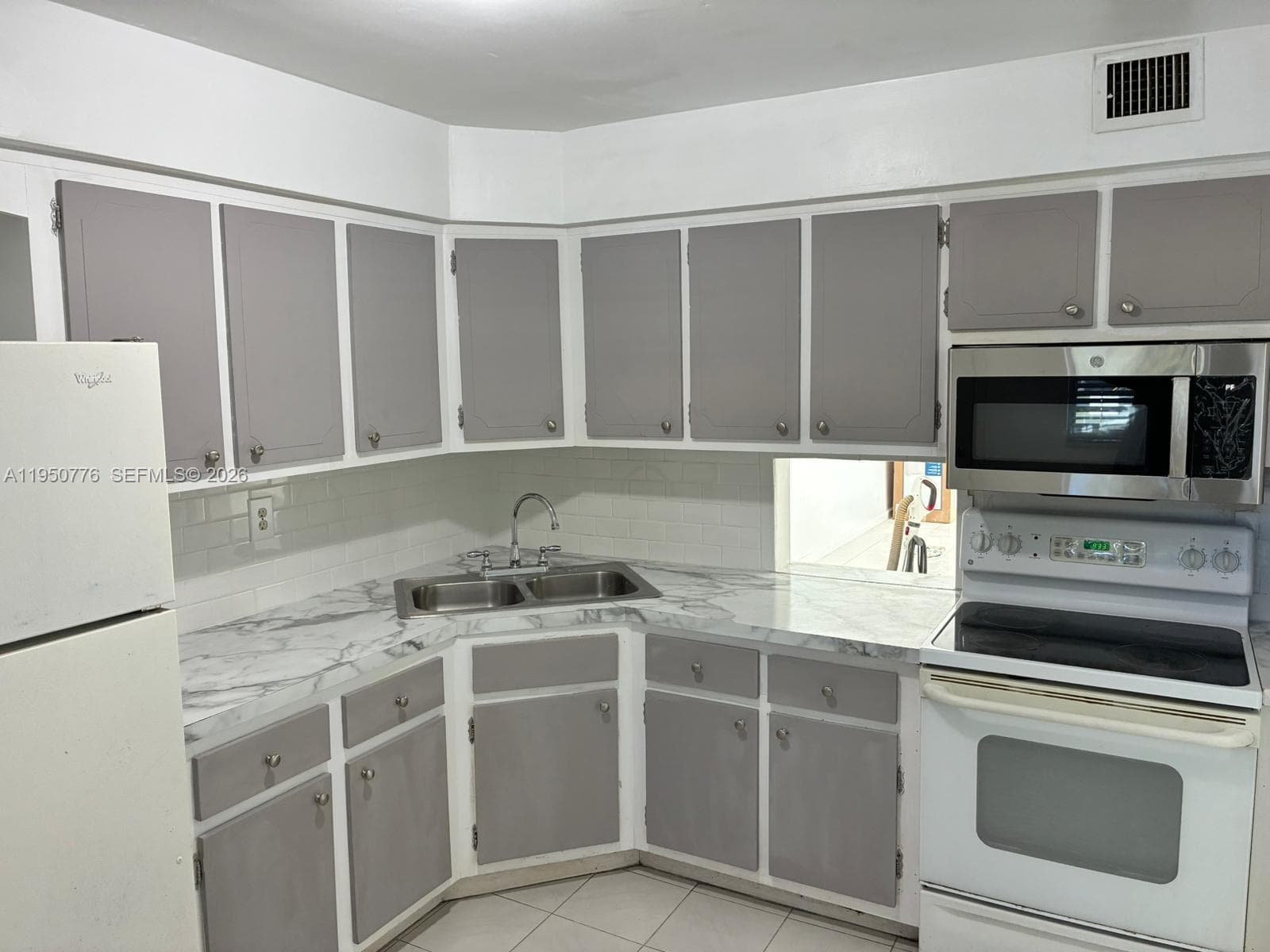 Condo at 1450 NE 191st St, Miami, FL