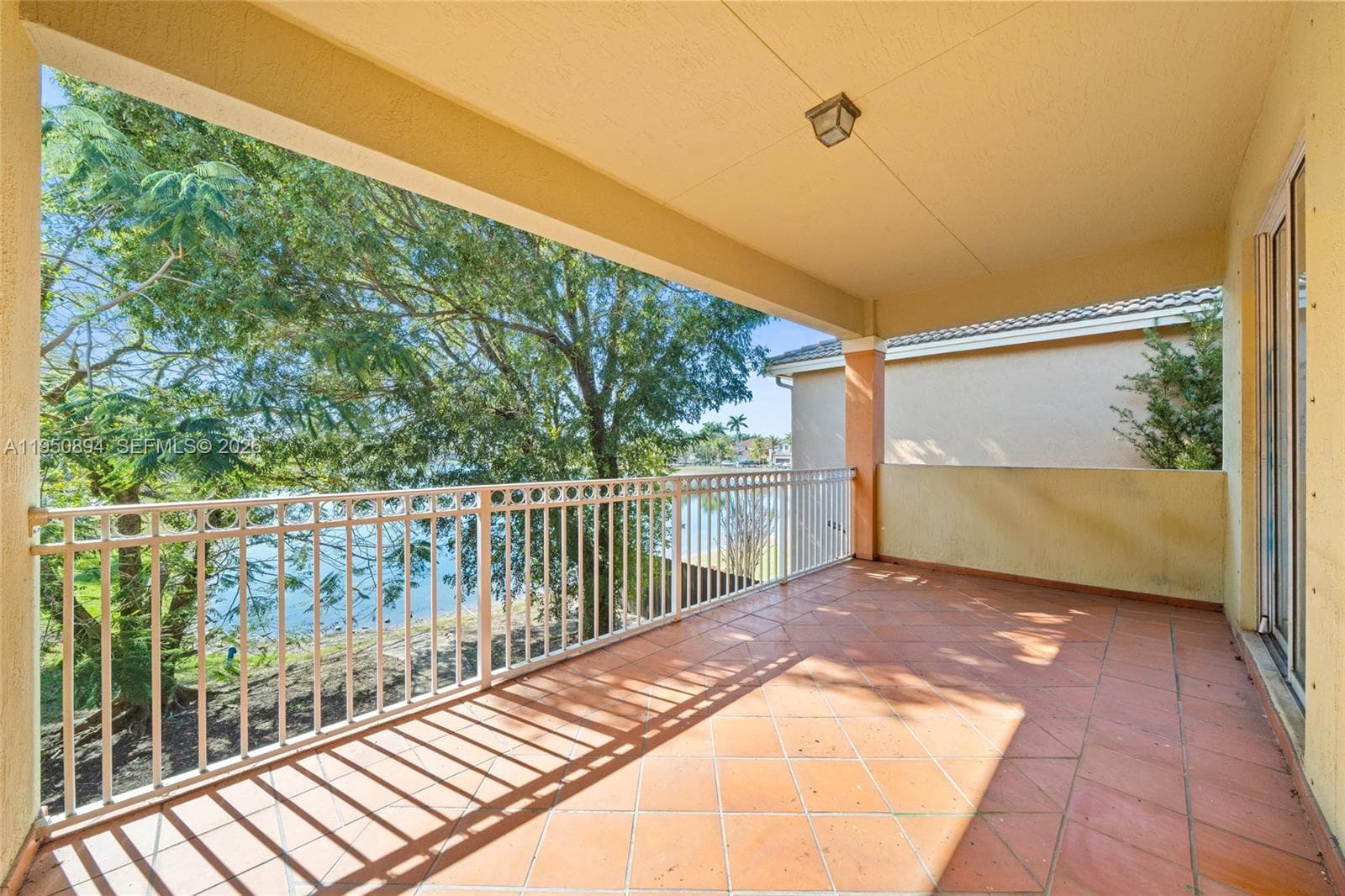 Single-family home at 16062 SW 43rd Ter, Miami — photo 3