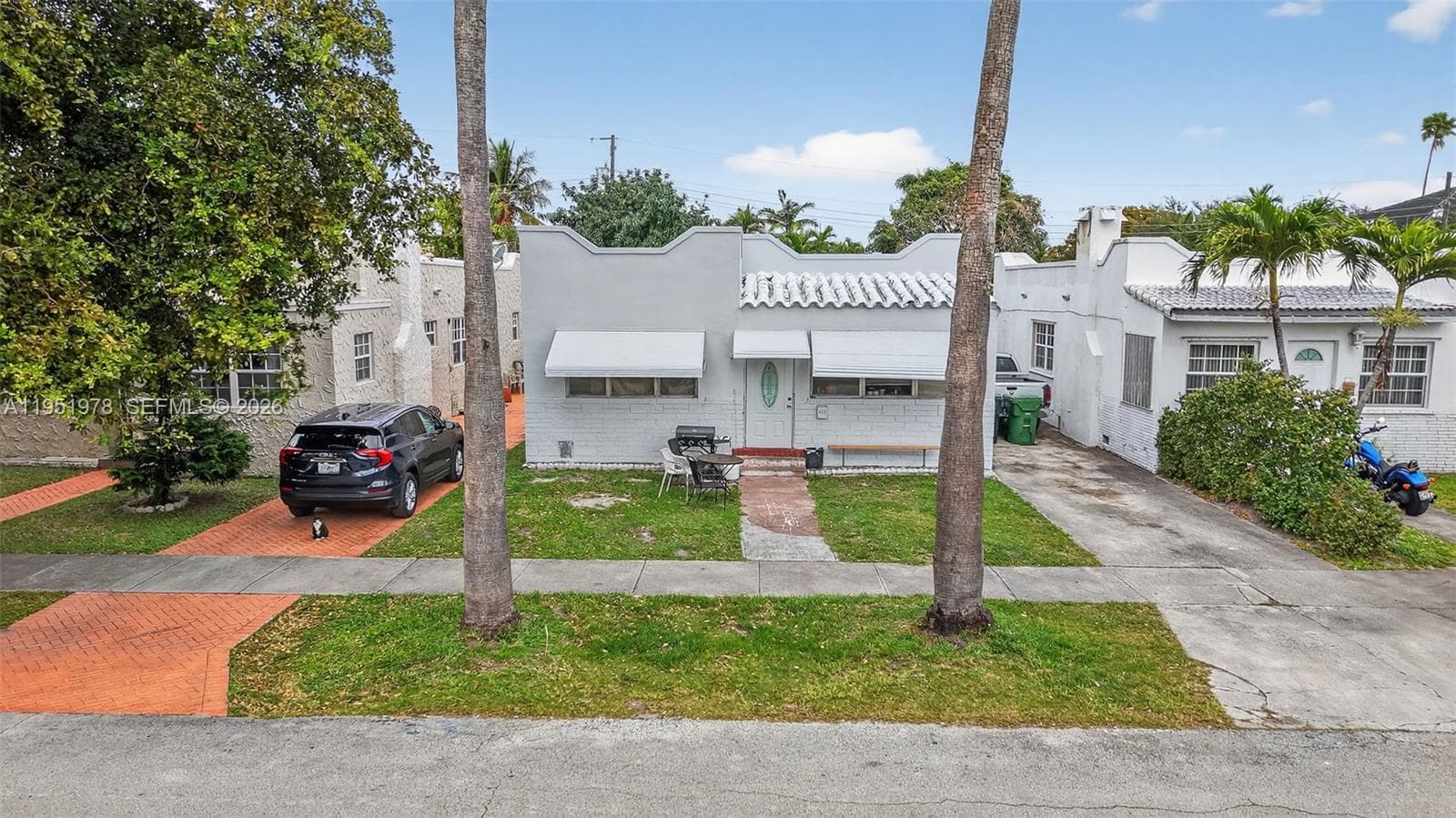 Single-family home at 623 NE 4th St, Hallandale Beach — photo 3