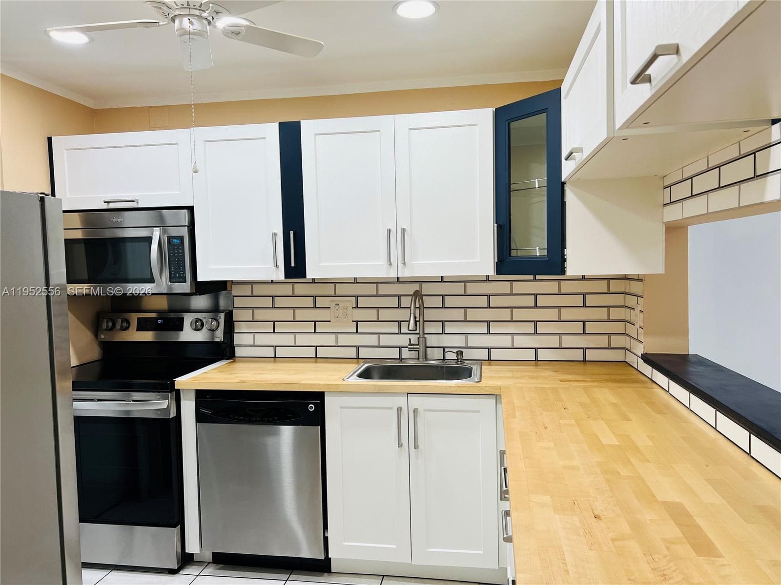 Condo at 8000 Fairview Dr, Tamarac — photo 2