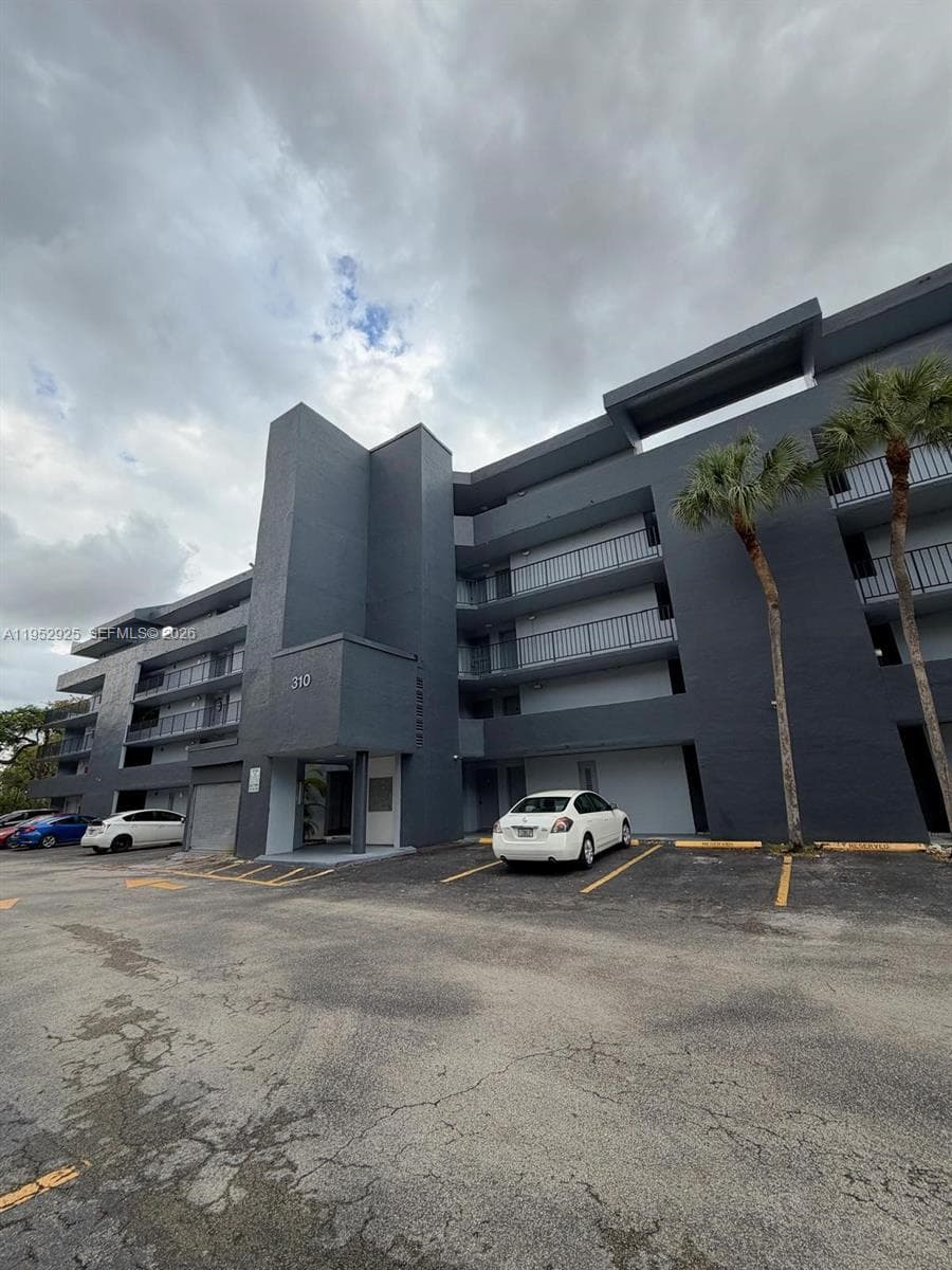 Condo at 310 Fontainebleau Blvd, Miami, FL