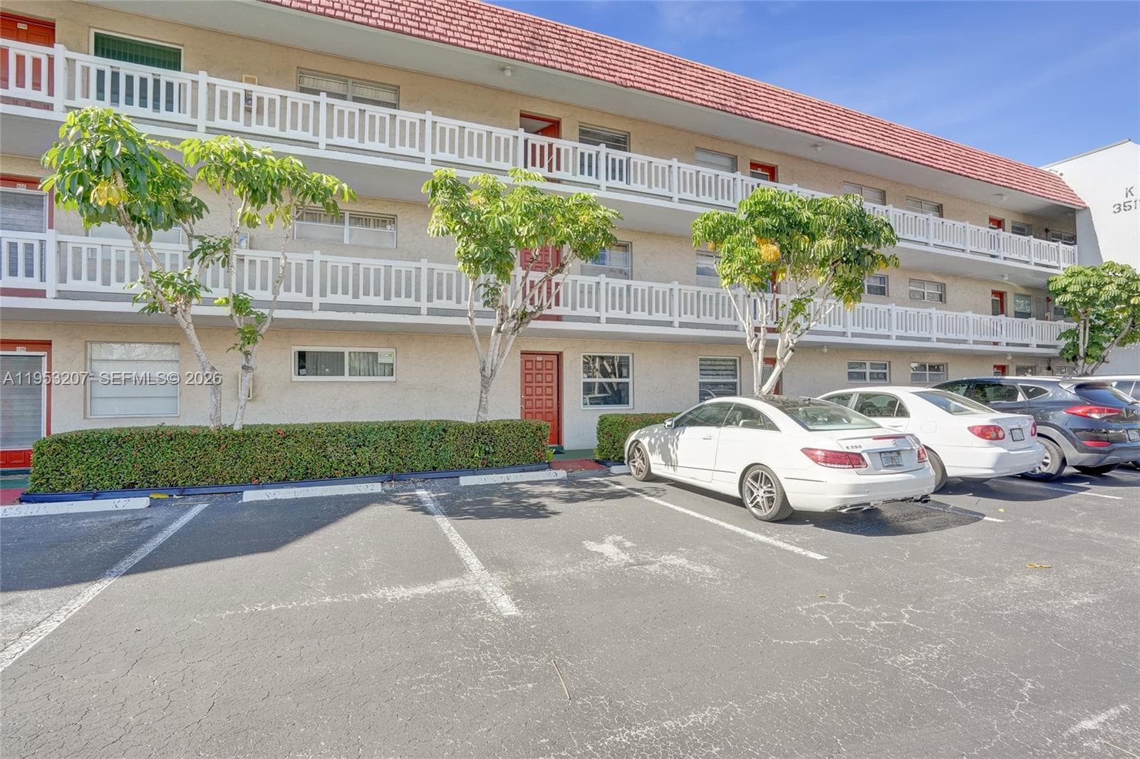 Condo at 3511 E Inverrary Dr, Lauderhill — photo 2