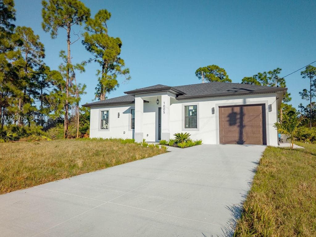 Single-family home at 1005 Brenton Ave, Lehigh Acres, FL