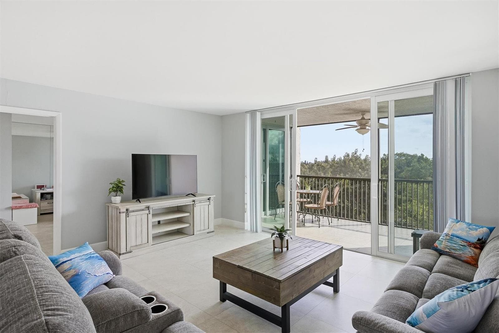 Condo at 3910 Inverrary Boulevard, Lauderhill, FL