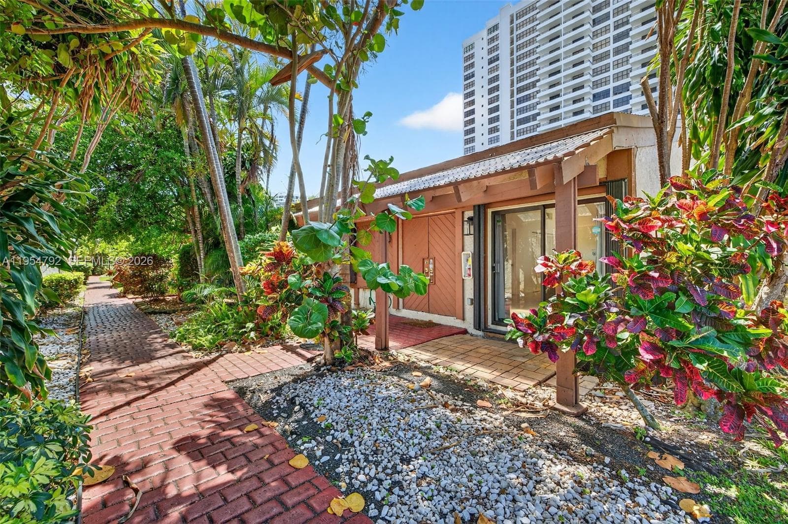 Villa en 2619 S Parkview Dr, Hallandale Beach — foto 1