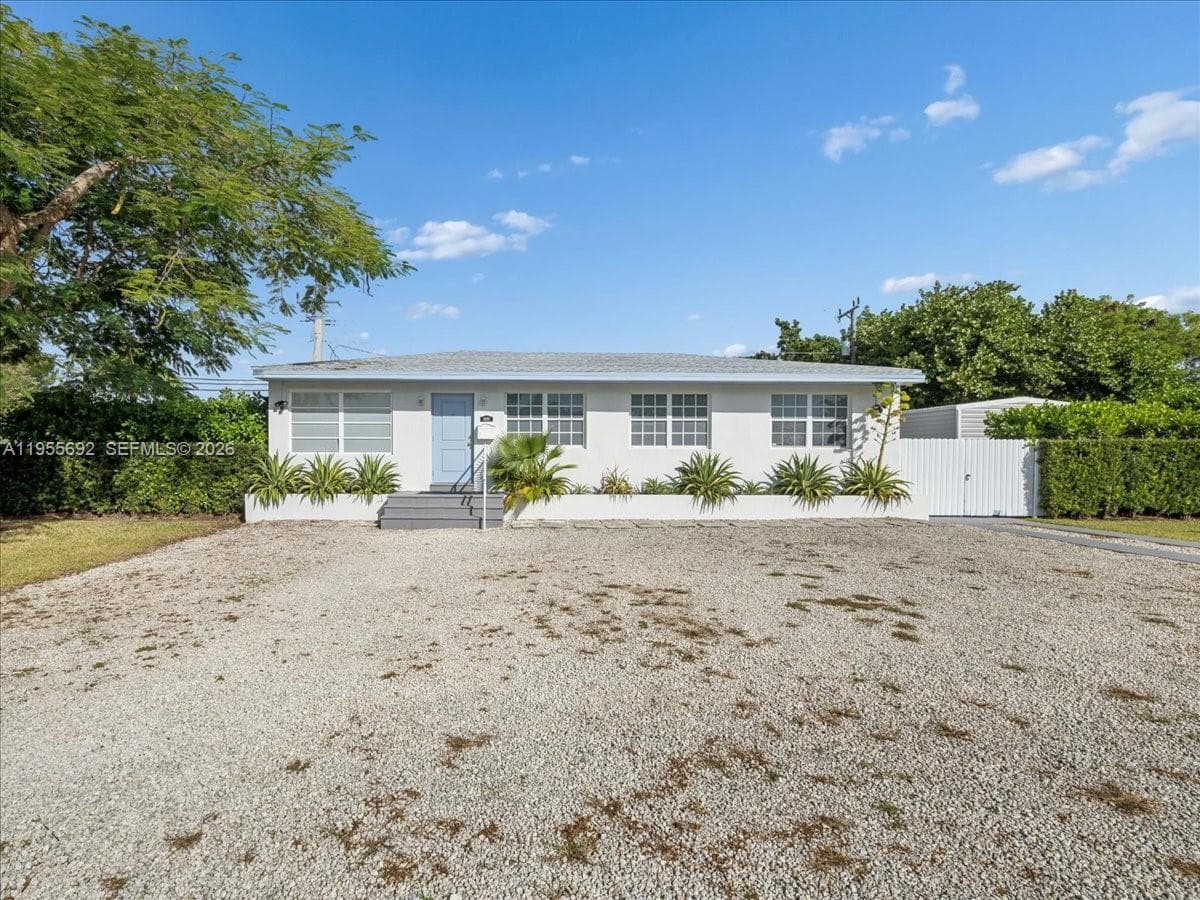 Single-family home at 6891 SW 26th Ter, Miami, FL