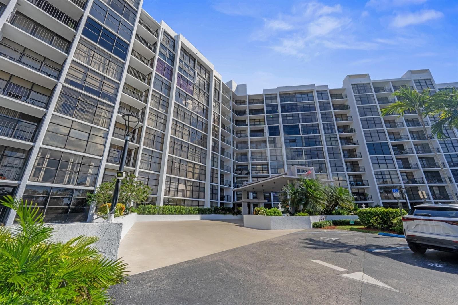 Condo at 600 Parkview Drive, Hallandale Beach, FL