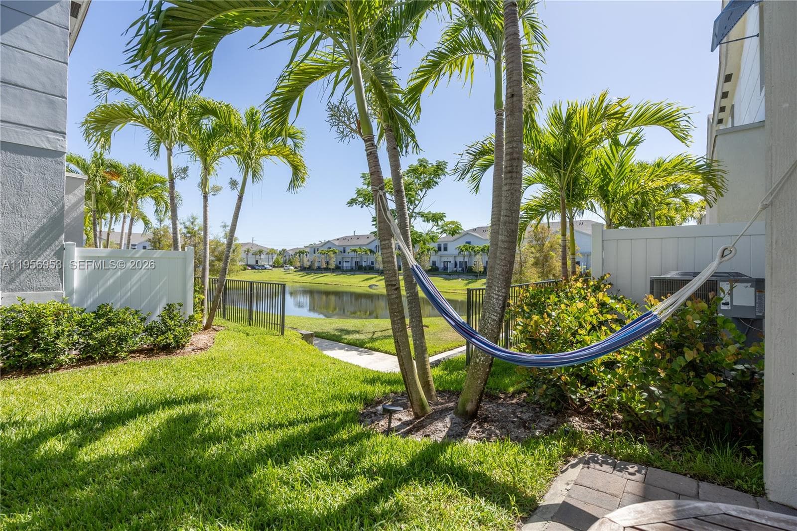 Townhouse at 369 NW 8th Ct, Pompano Beach, FL