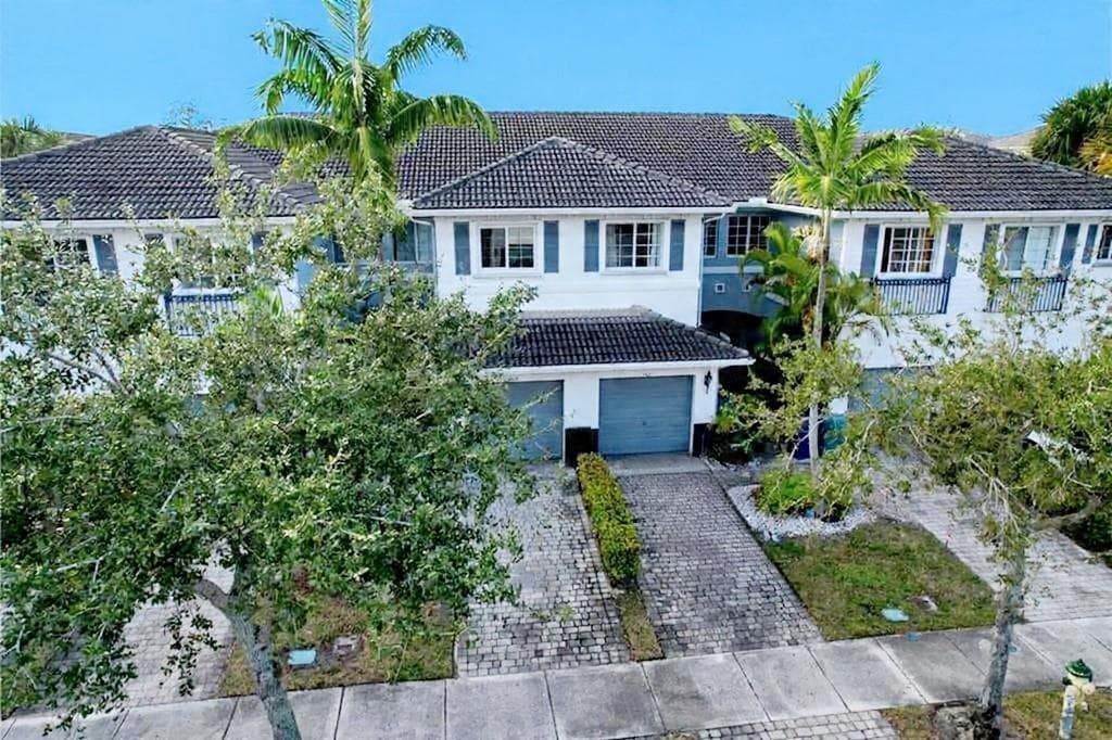 Townhouse at 1421 NW 34th Way, Lauderhill, FL