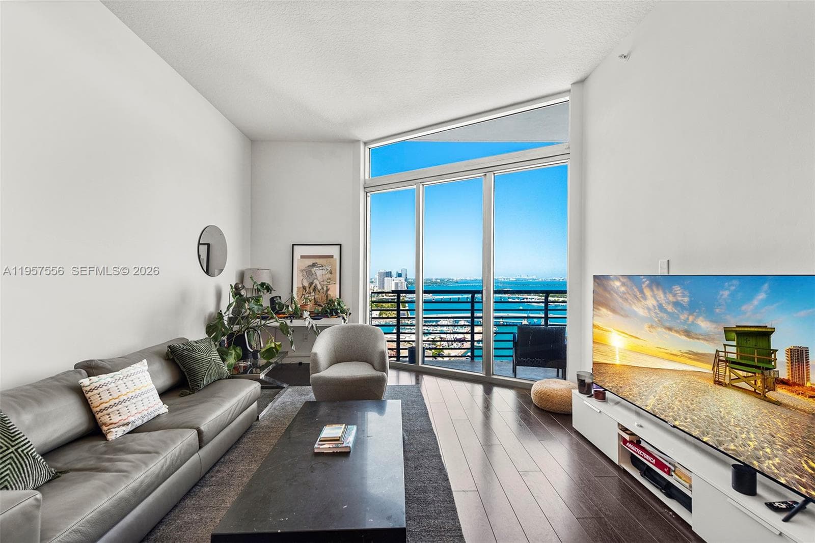 Condo at 335 S Biscayne Blvd, Miami — photo 2
