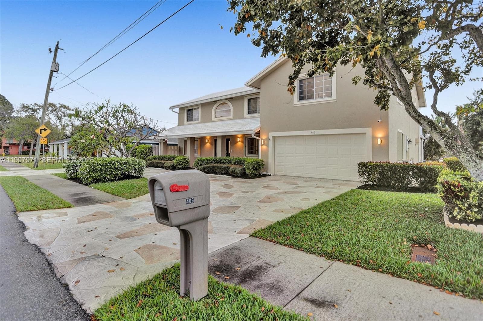 Single-family home at 466 NE 8th Ave, Deerfield Beach — photo 1