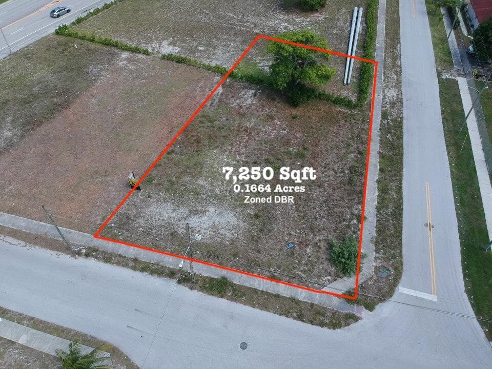 Single-family home at 84 SW 1 Court, Deerfield Beach, FL