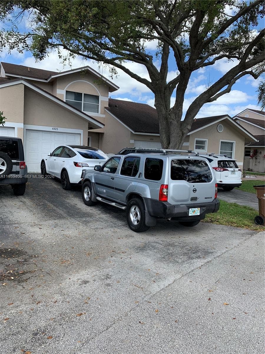 Townhouse at 4925 W Lakes Dr, Deerfield Beach, FL