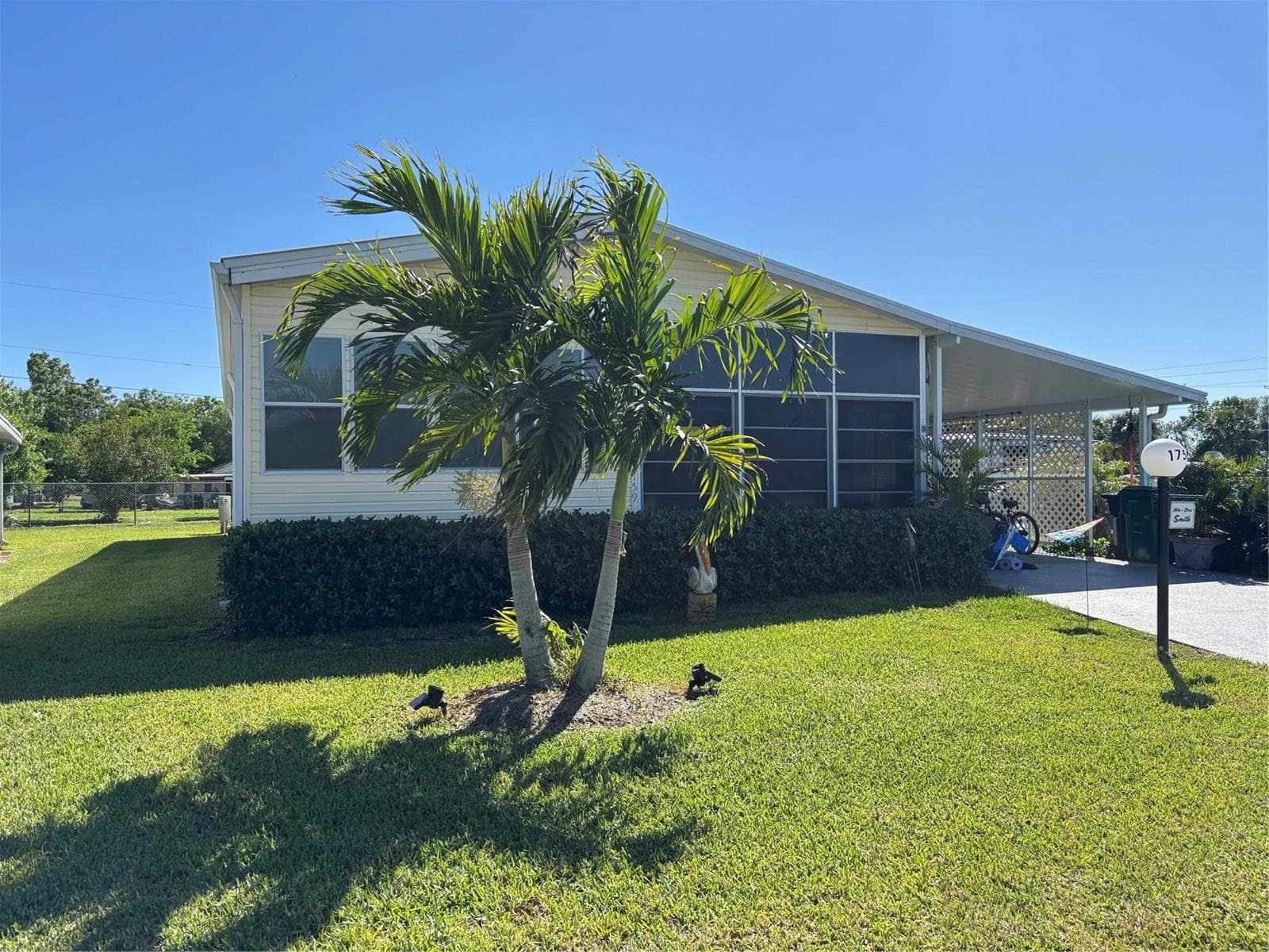 Mobile home at 1759 SW 35th Circle, Okeechobee, FL