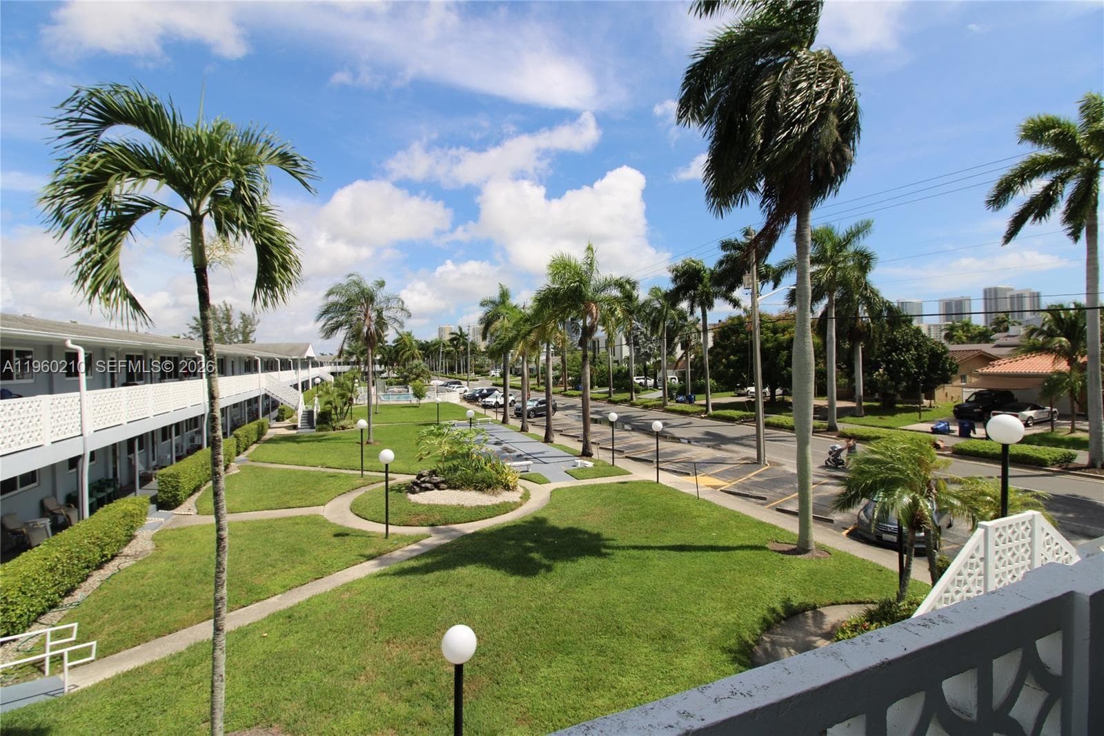 Co-op at 600 Layne, Hallandale Beach — photo 2