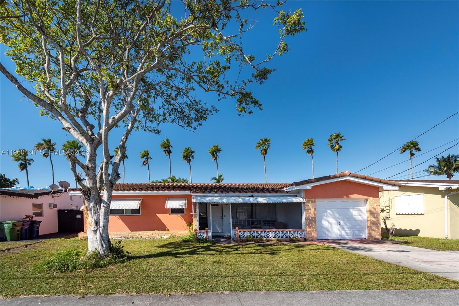 Single-family home at 600 SW 11th Ave, Hallandale Beach, FL