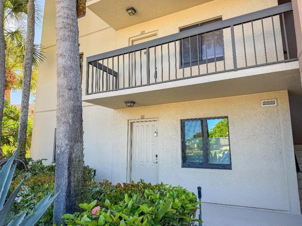 Condo at 901 Seafarer Circle, Jupiter, FL