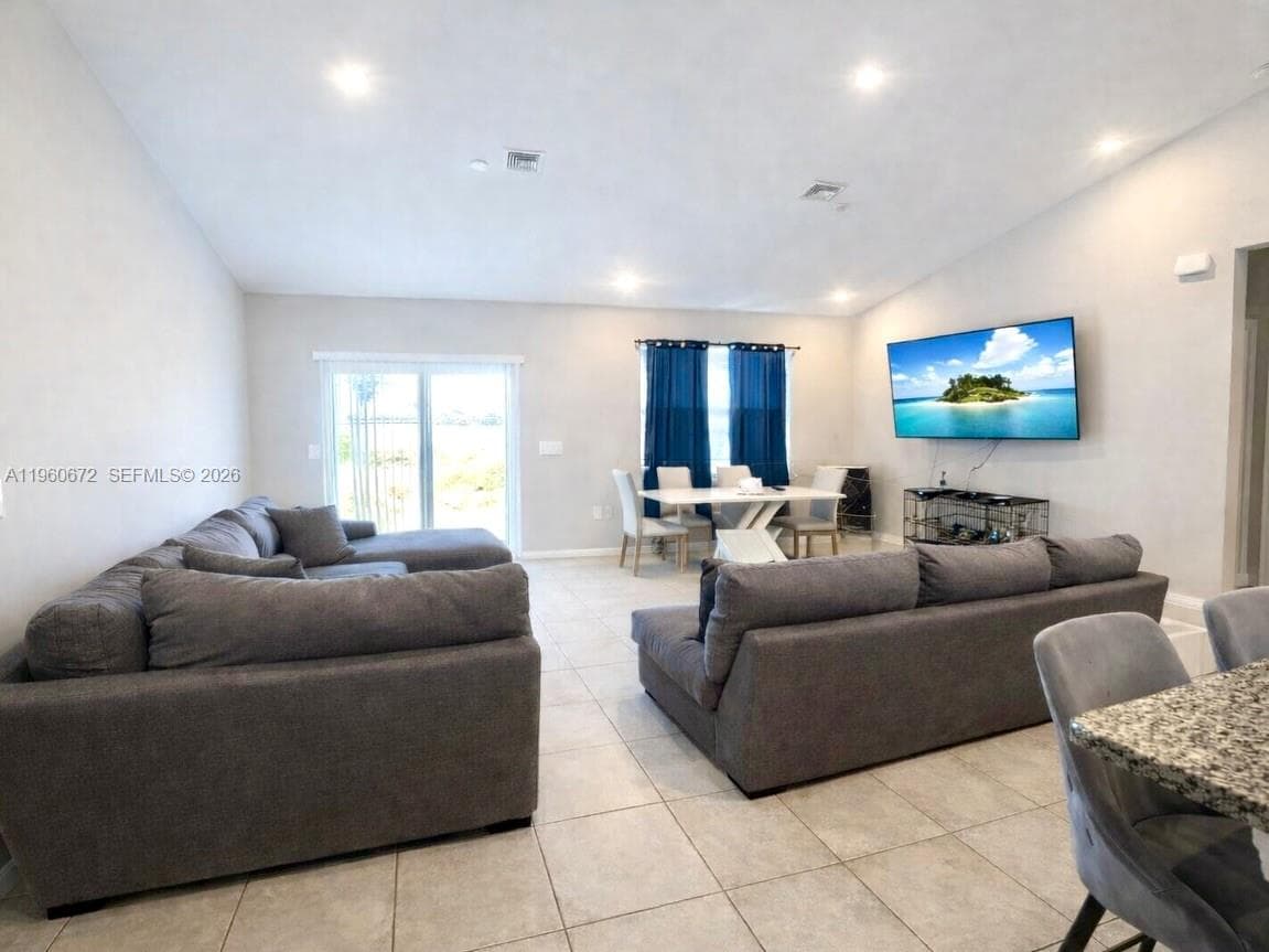 Single-family home at 9042 E Broad Circle, La Belle — photo 3