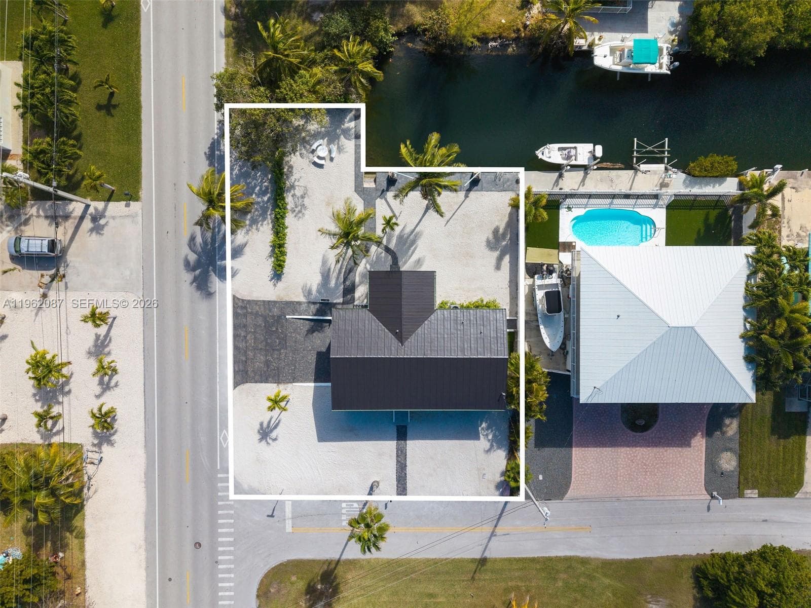 Single-family home at 30368 Killdeer Ln, Big Pine, FL