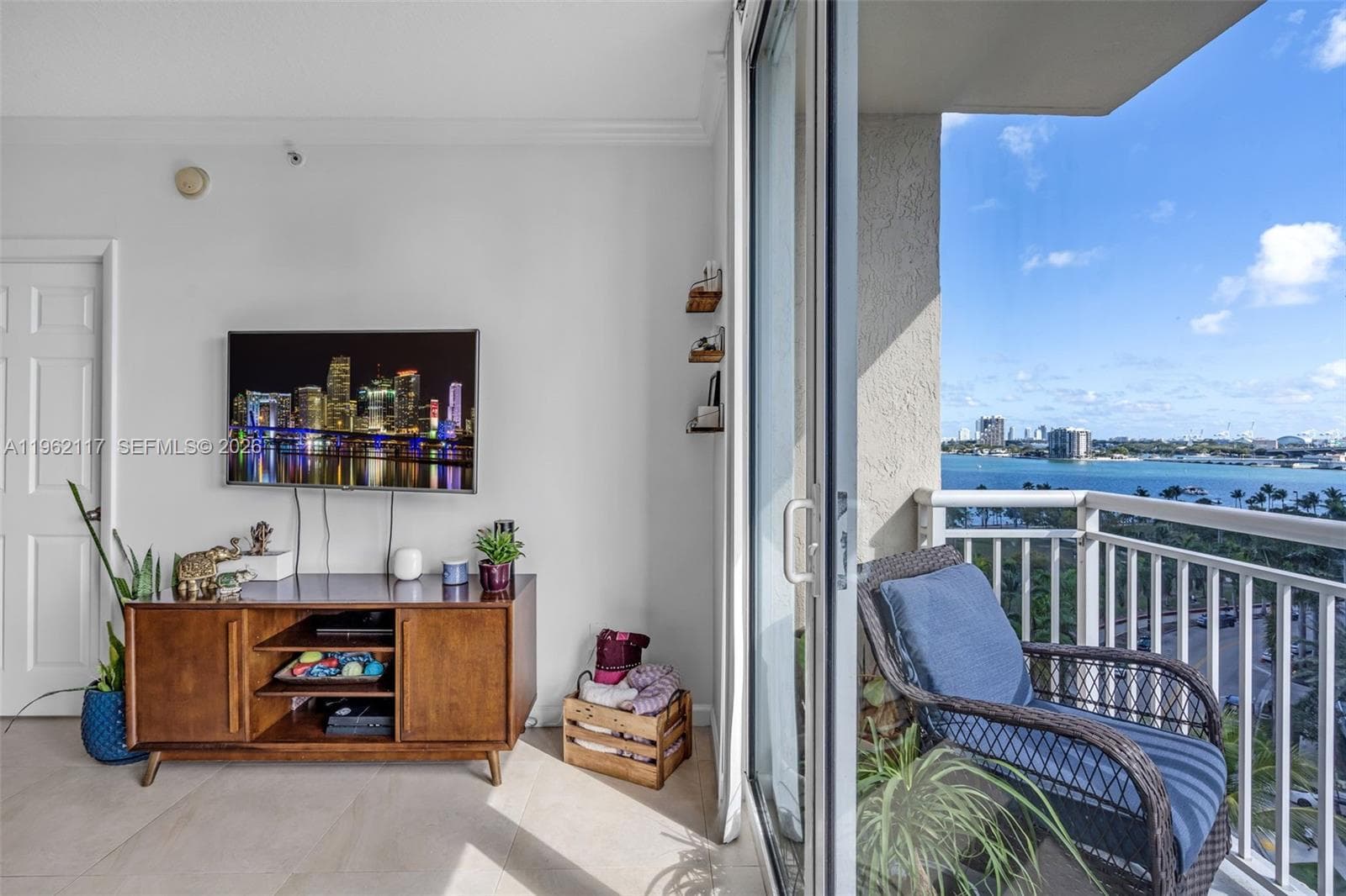 Condo at 2000 N Bayshore Dr, Miami — photo 3