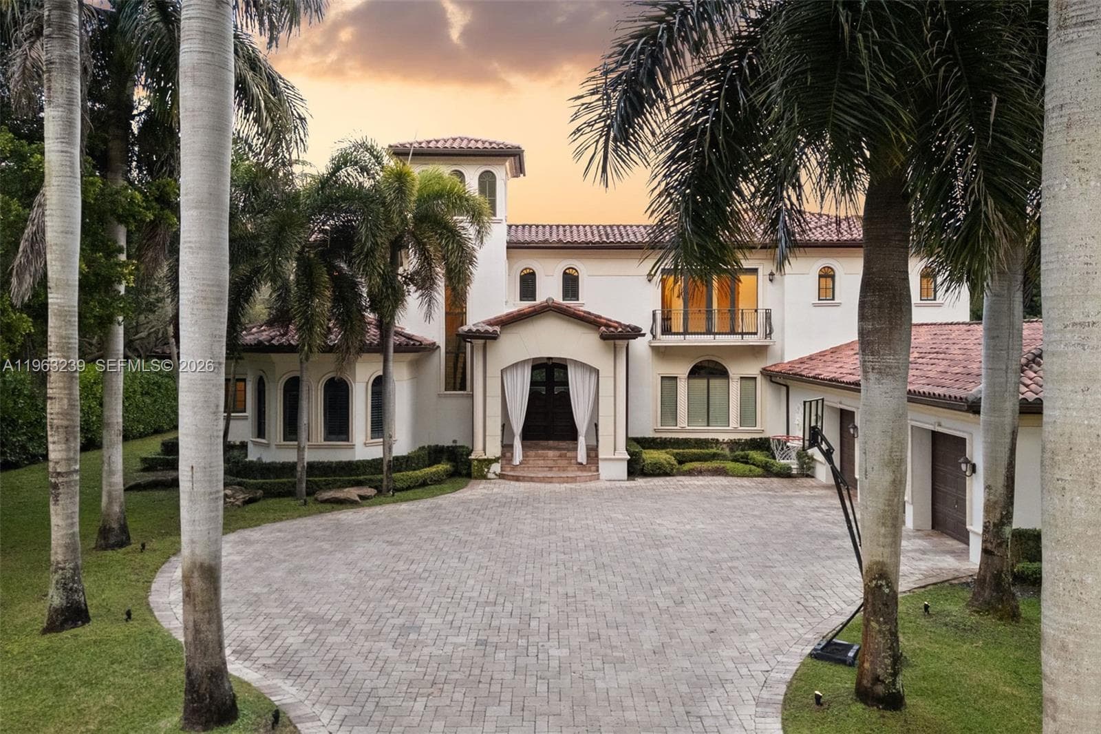 Single-family home at 11111 Killian Park Rd, Pinecrest — photo 1