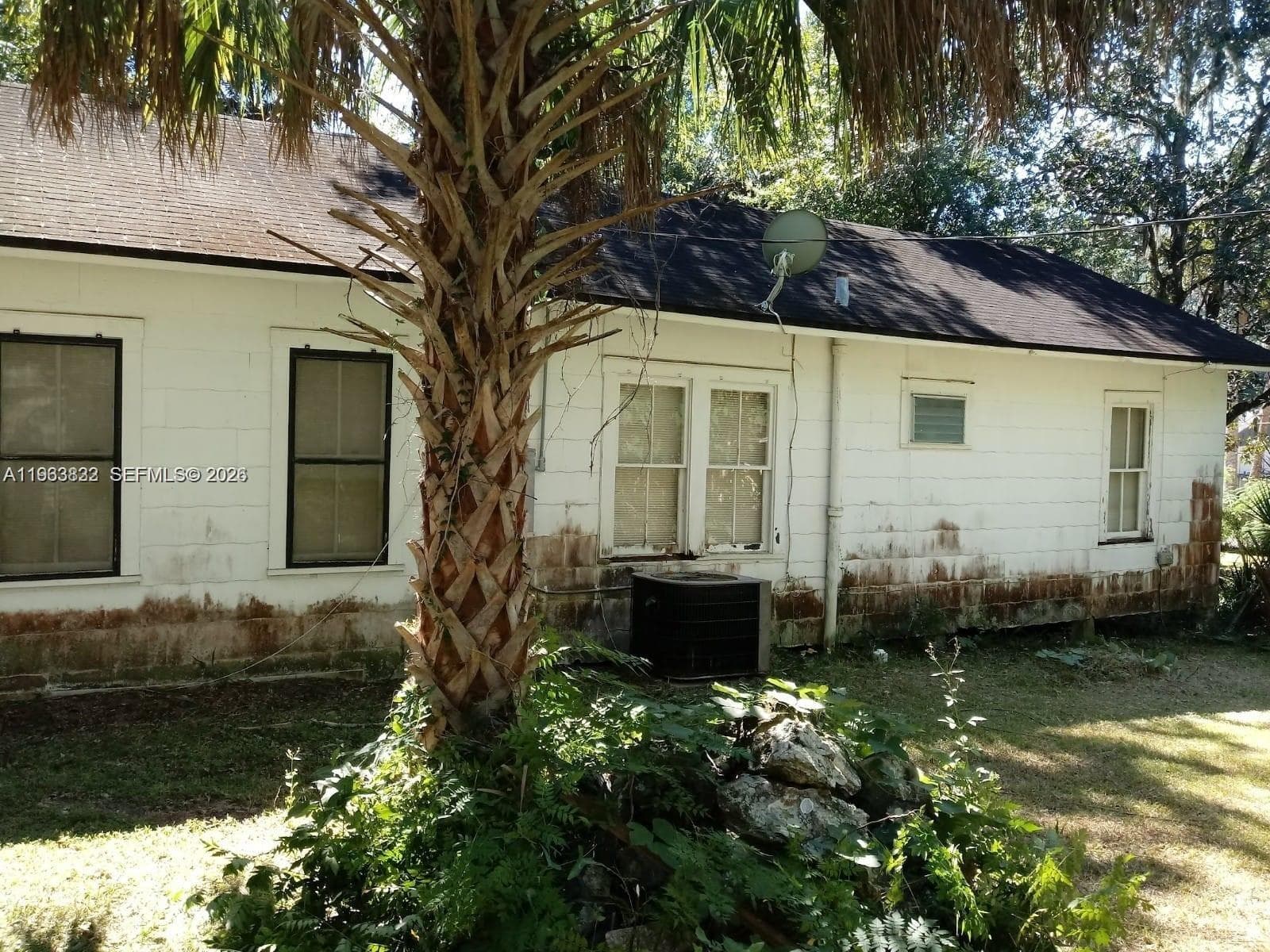 Single-family home at 331 NE 9 AVE, Ocala — photo 2