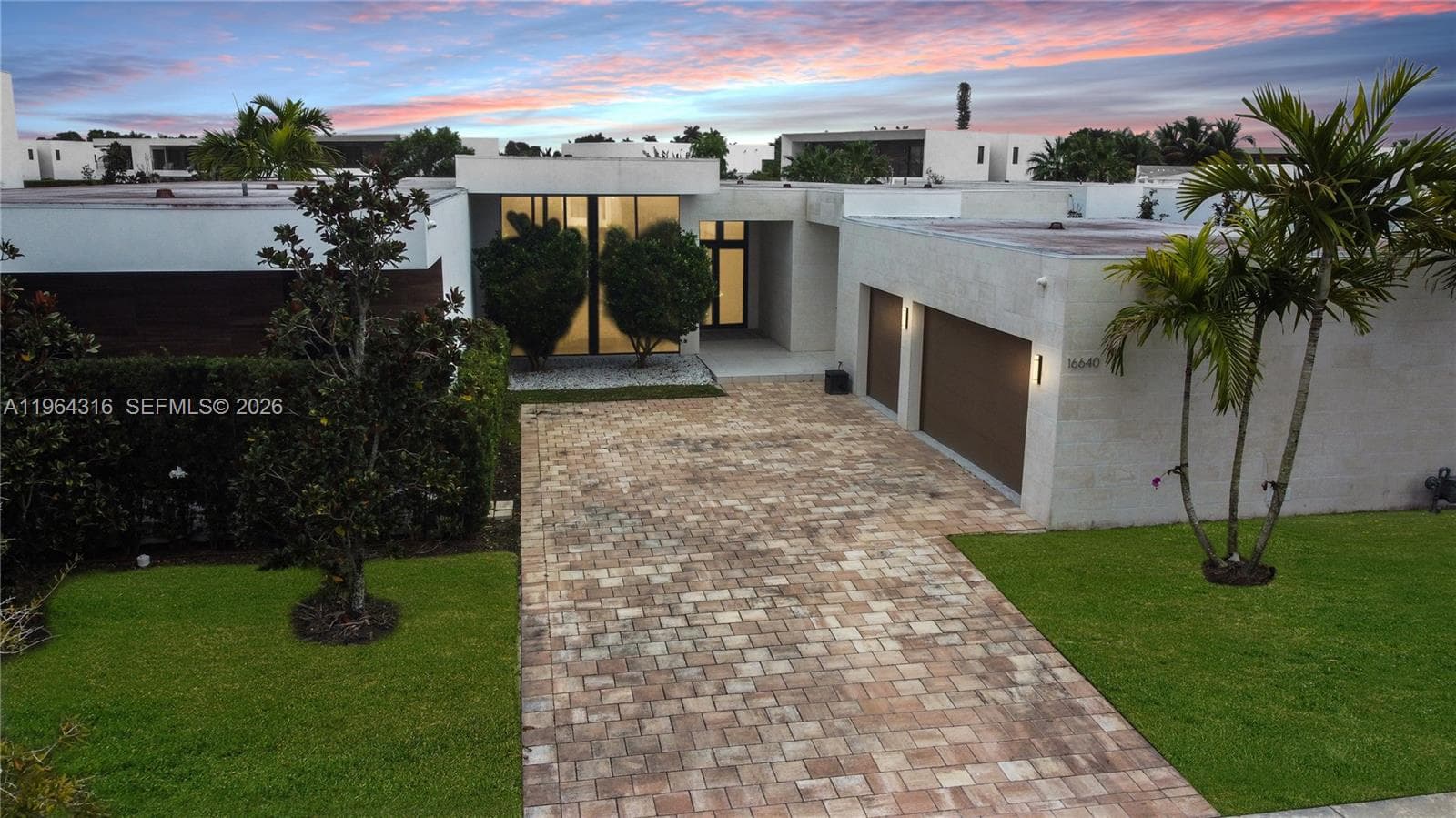 Single-family home at 16640 Sunset Way, Weston, FL