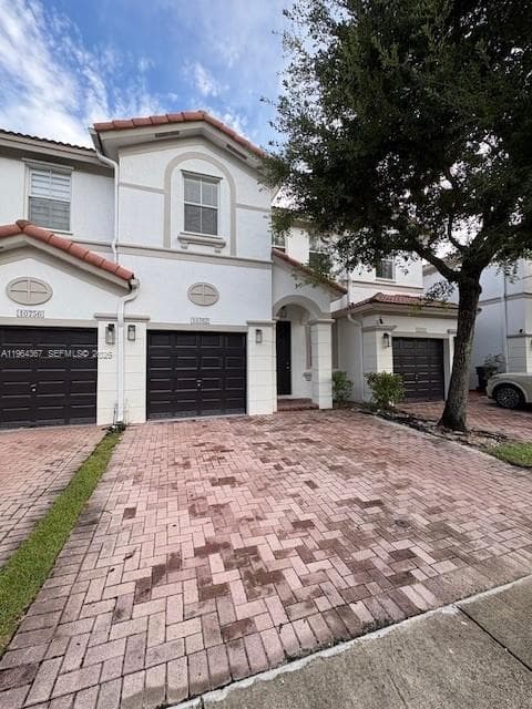 Townhouse at 10762 NW 80th Ln, Doral, FL