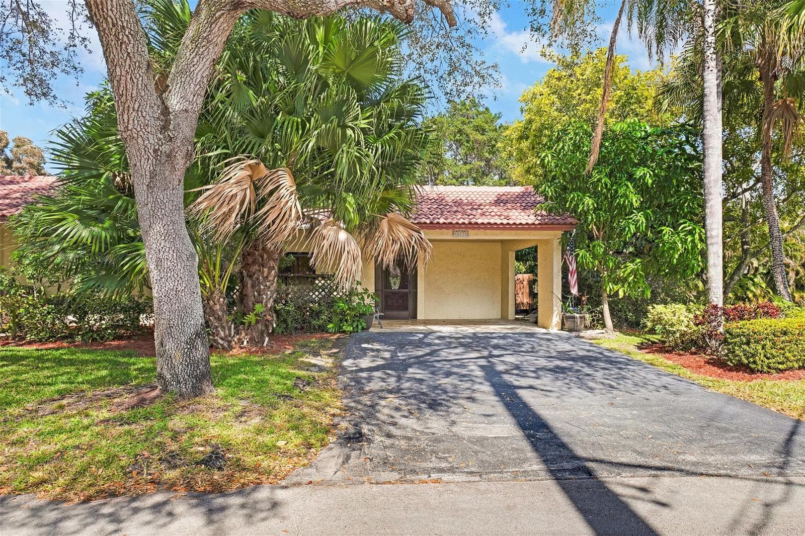 Condo at 16131 Laurel Drive, Weston, FL