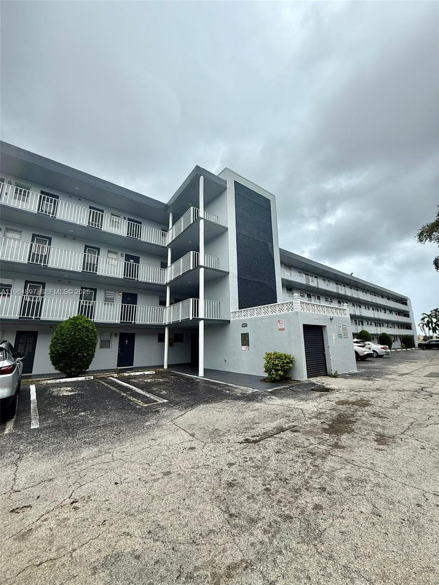 Condo at 445 NE 195th St, Miami — photo 1