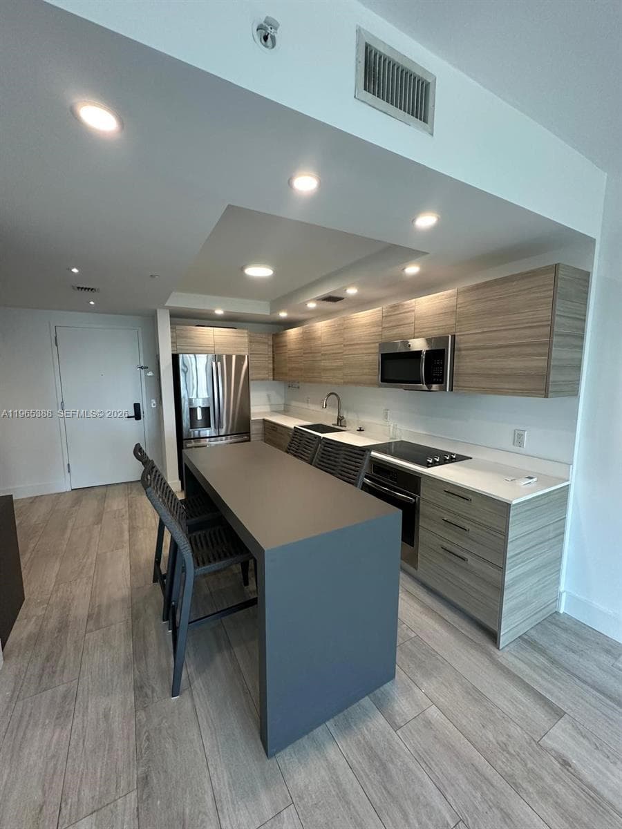 Condo at 121 NE 34th St, Miami — photo 3