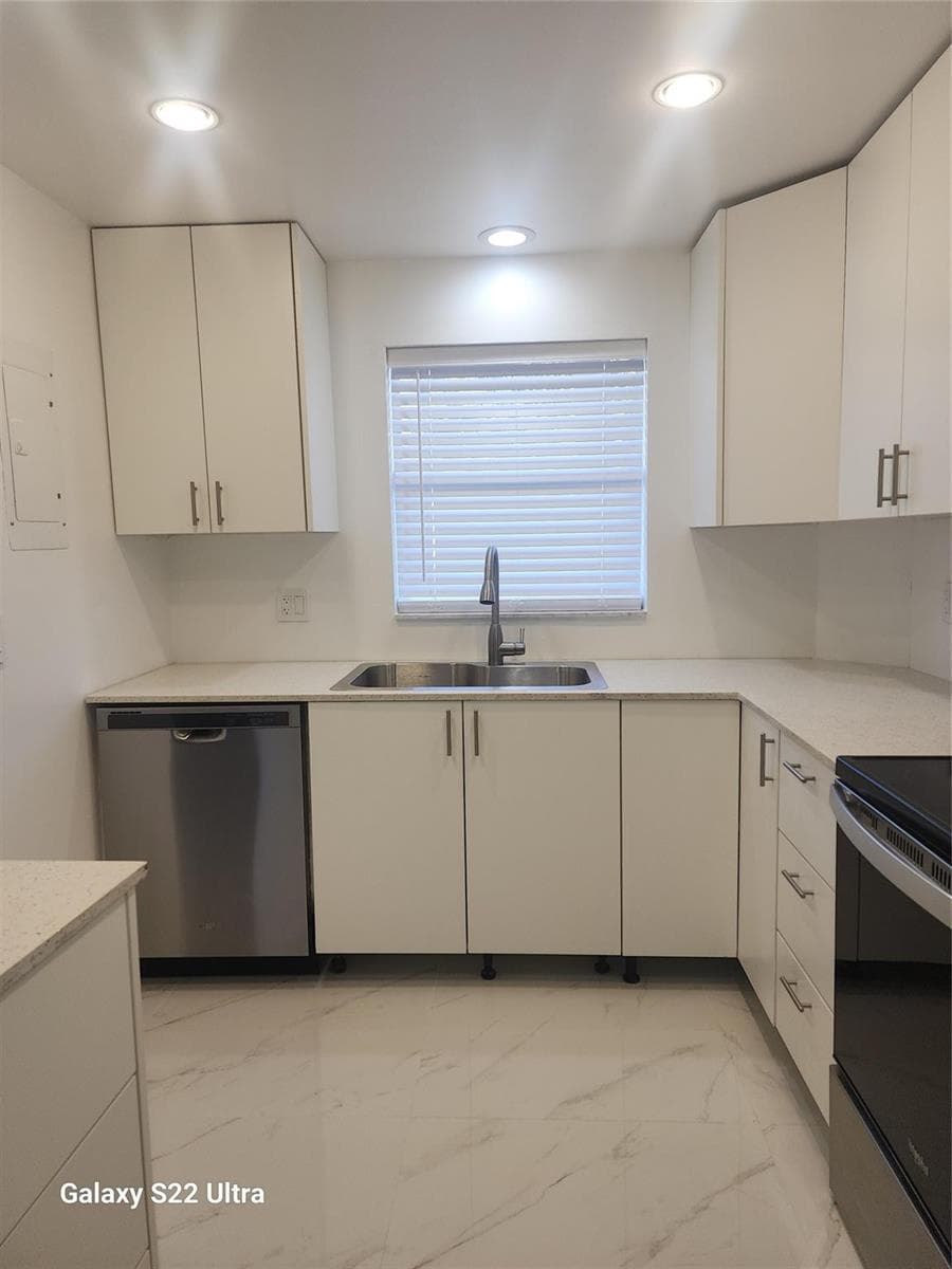 Condo at 700 SE 6th Avenue, Deerfield Beach, FL