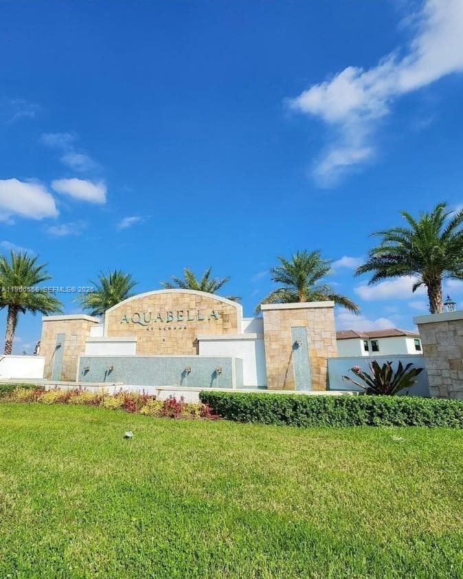 Townhouse at 3350 W 112th St, Hialeah, FL
