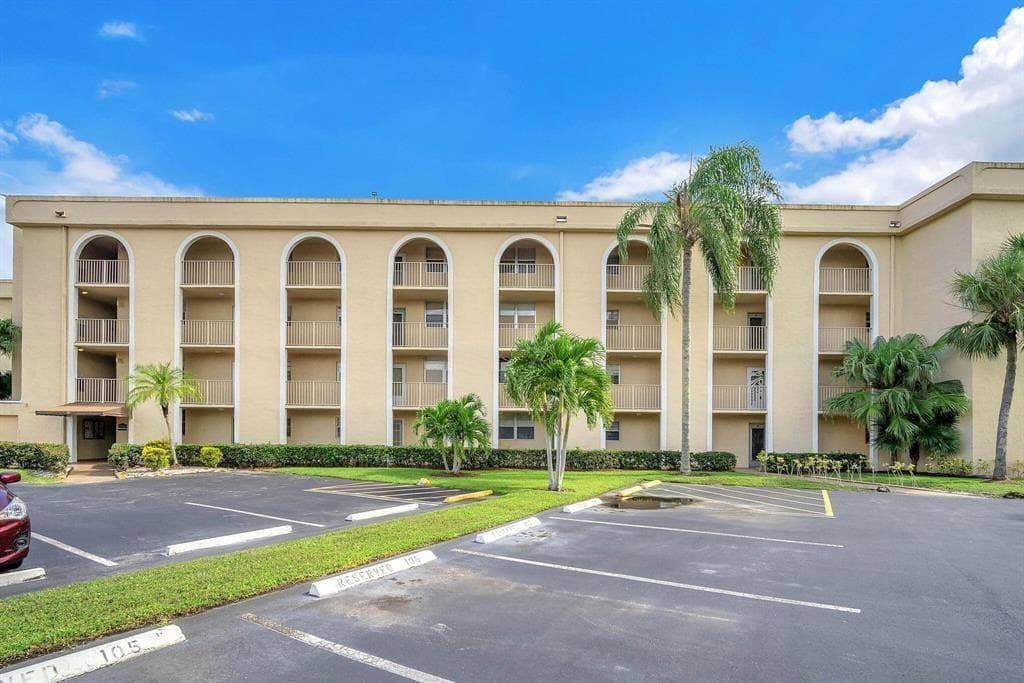 Condo at 3231 Holiday Springs Boulevard, Margate, FL