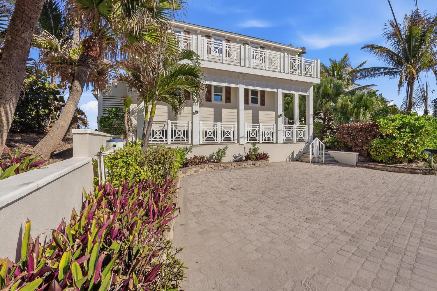 Single-family home at 1031 SE Macarthur Boulevard, Stuart, FL