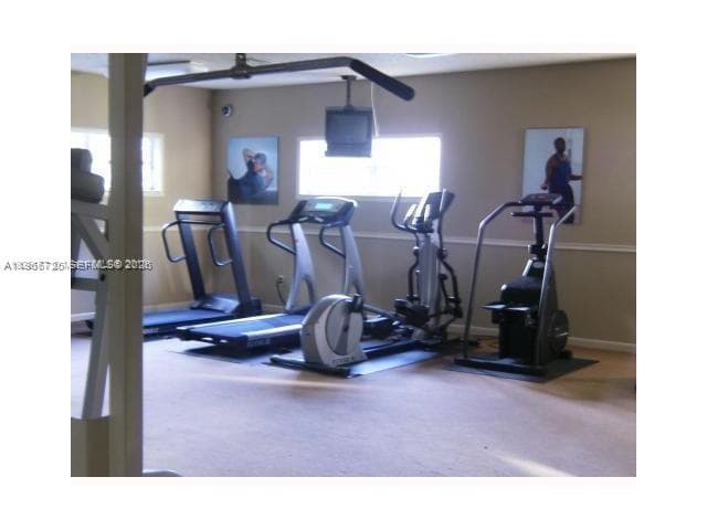 Condo en 18330 NW 68th Ave, Hialeah — foto 3