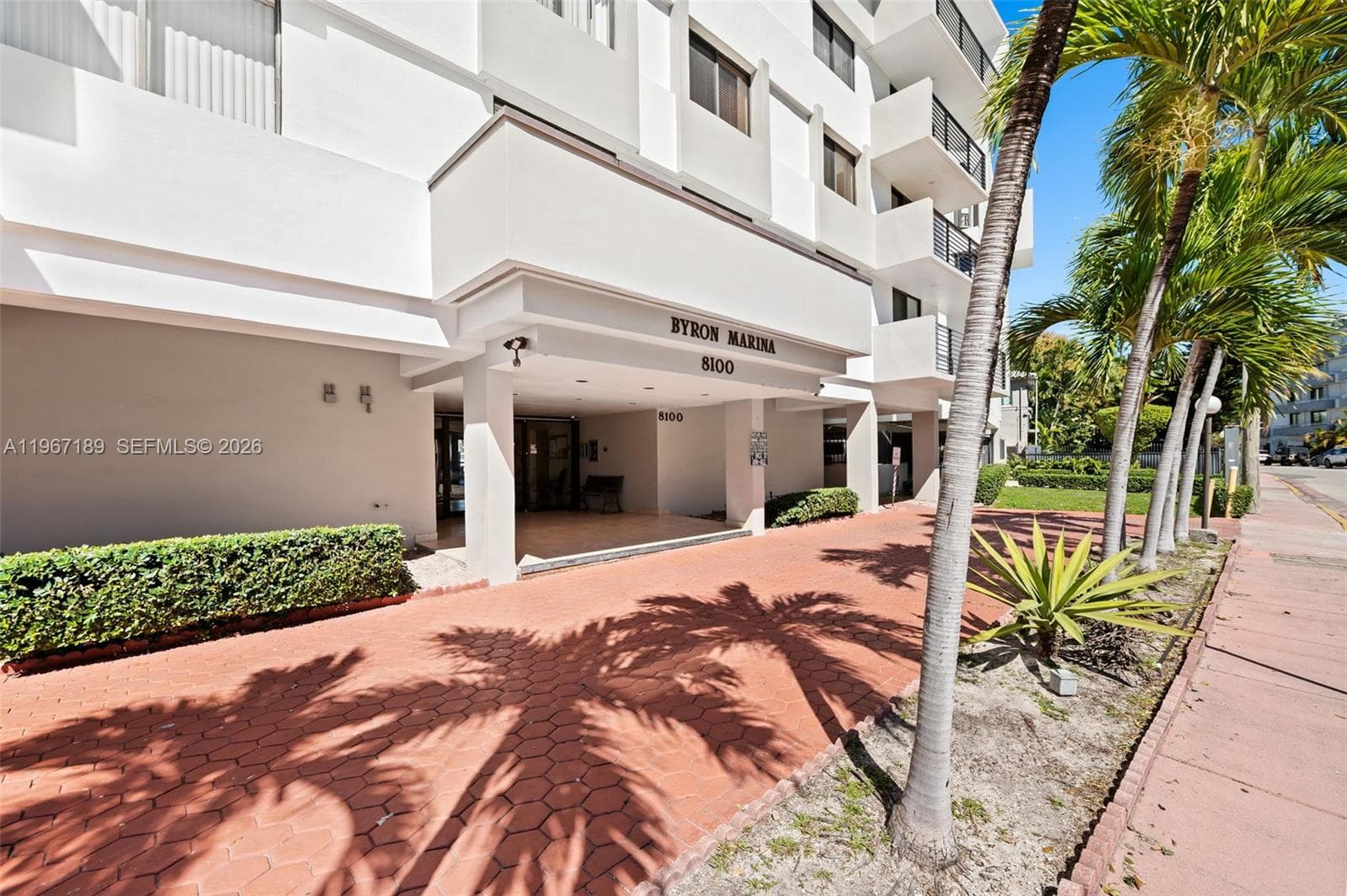 Condo en 8100 Byron Ave, Miami Beach — foto 2