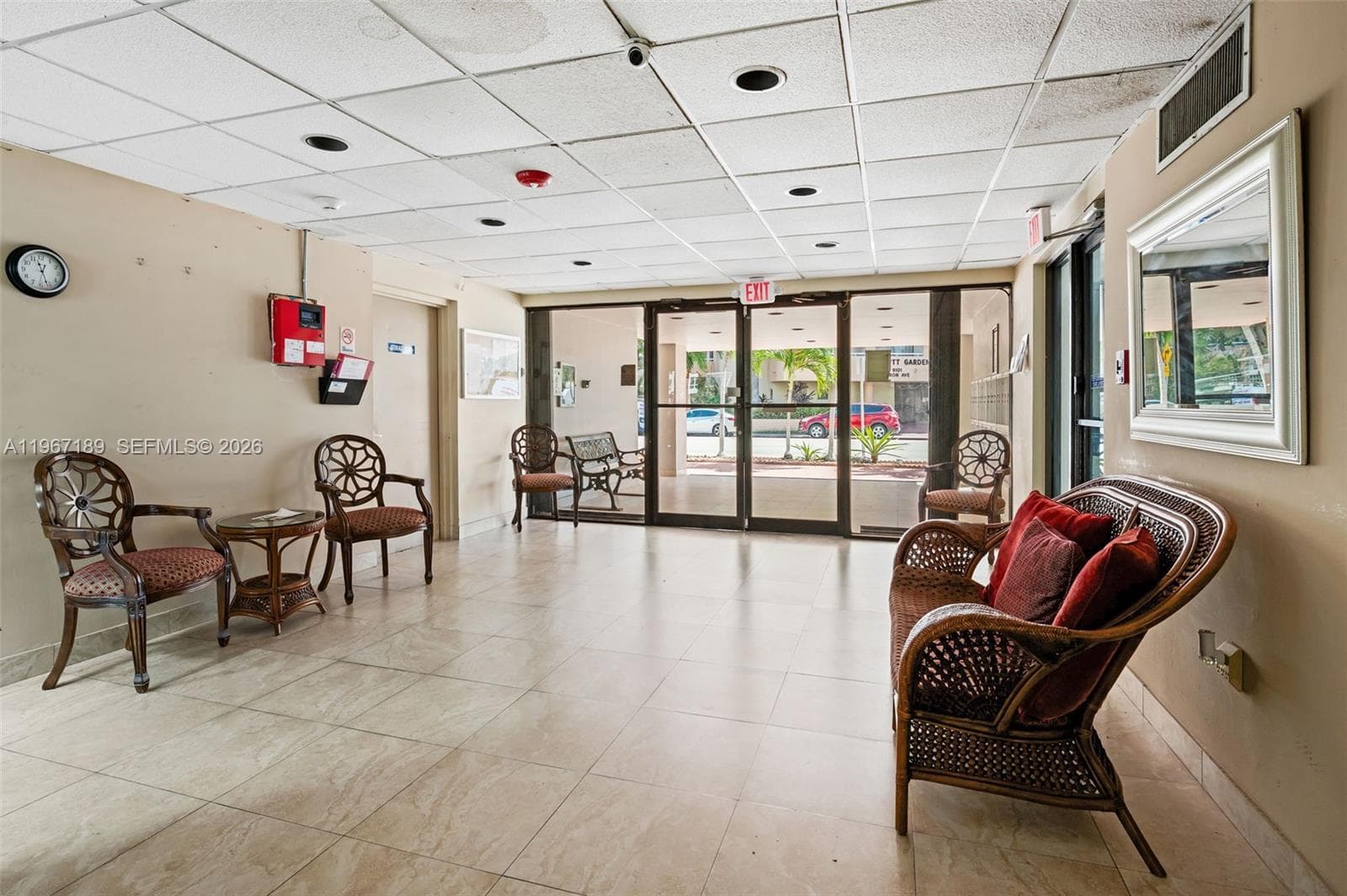 Condo en 8100 Byron Ave, Miami Beach — foto 3