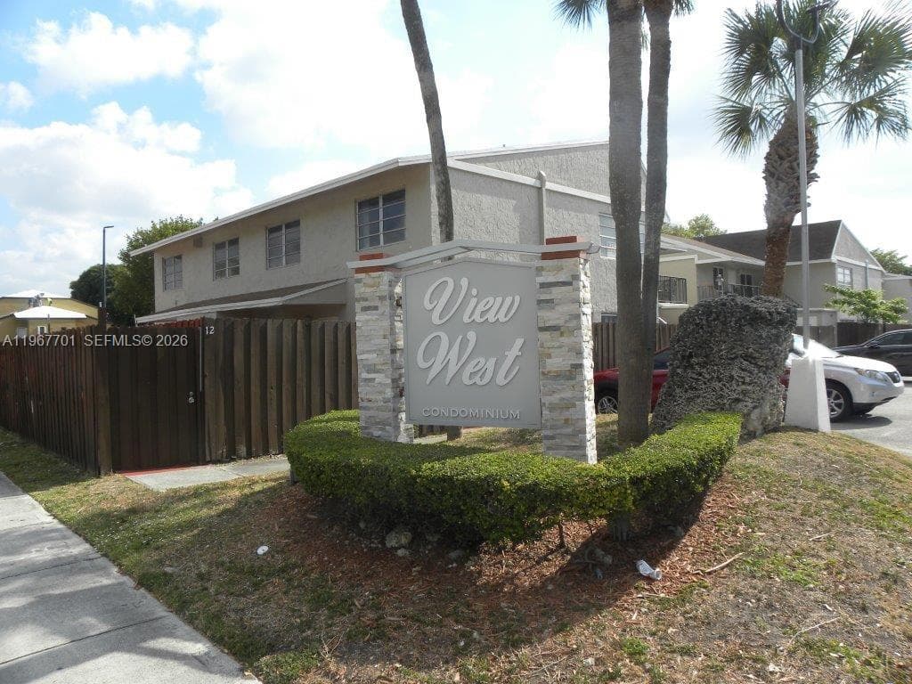 Condo at 15690 SW 82nd Cir Ln, Miami, FL