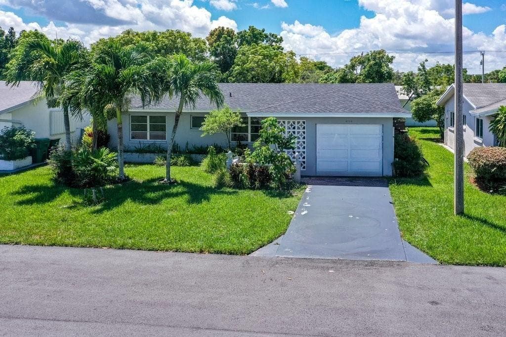 Single-family home at 6708 NW 57th Drive, Tamarac, FL