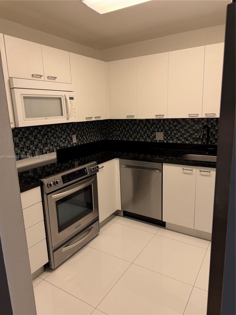 Condo at 7925 SW 86th St, Miami, FL