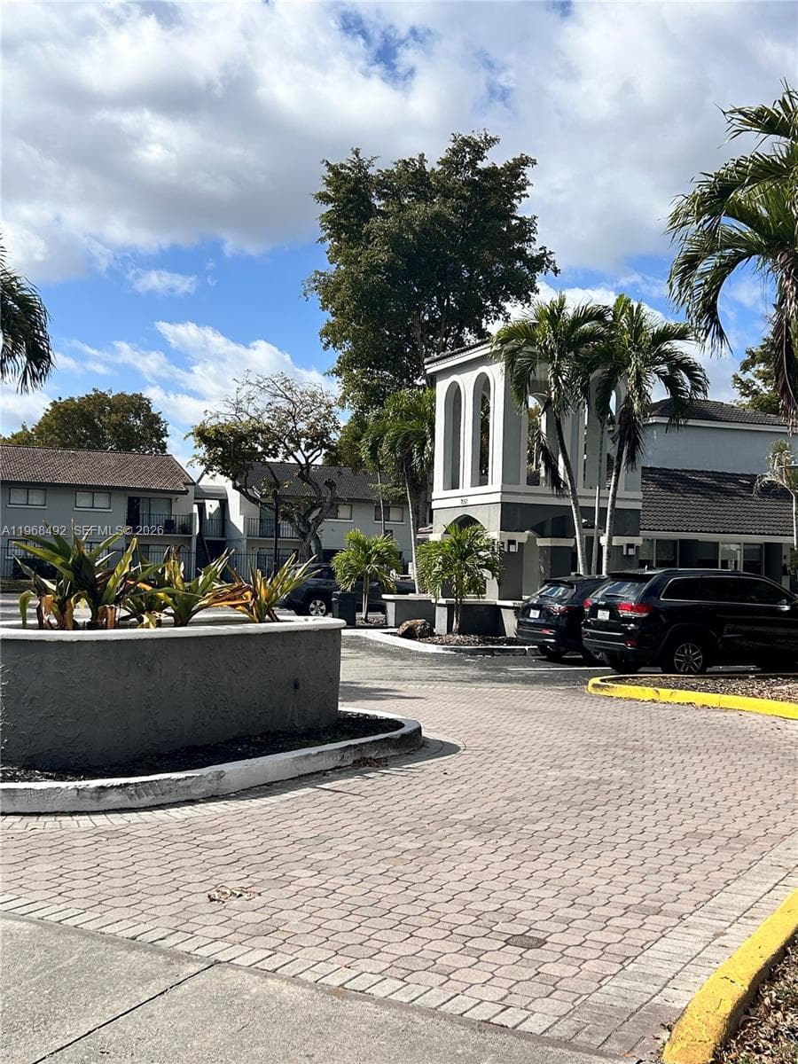 Condo at 7030 NW 179th St, Hialeah, FL