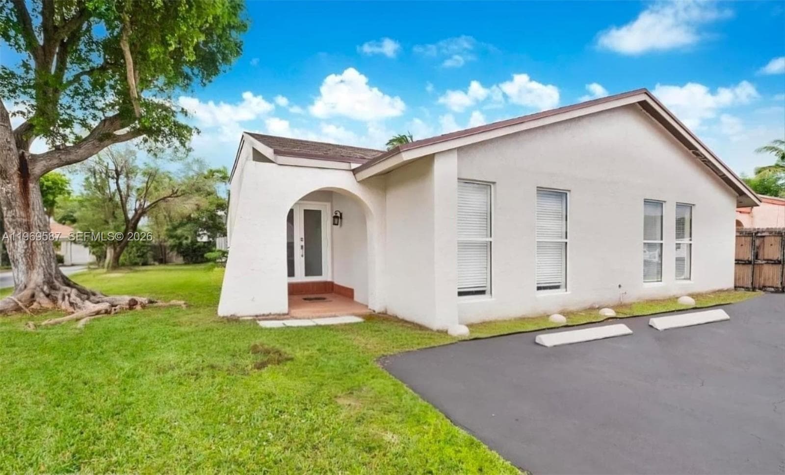 Single-family home at 11417 SW 35 ln, Miami, FL