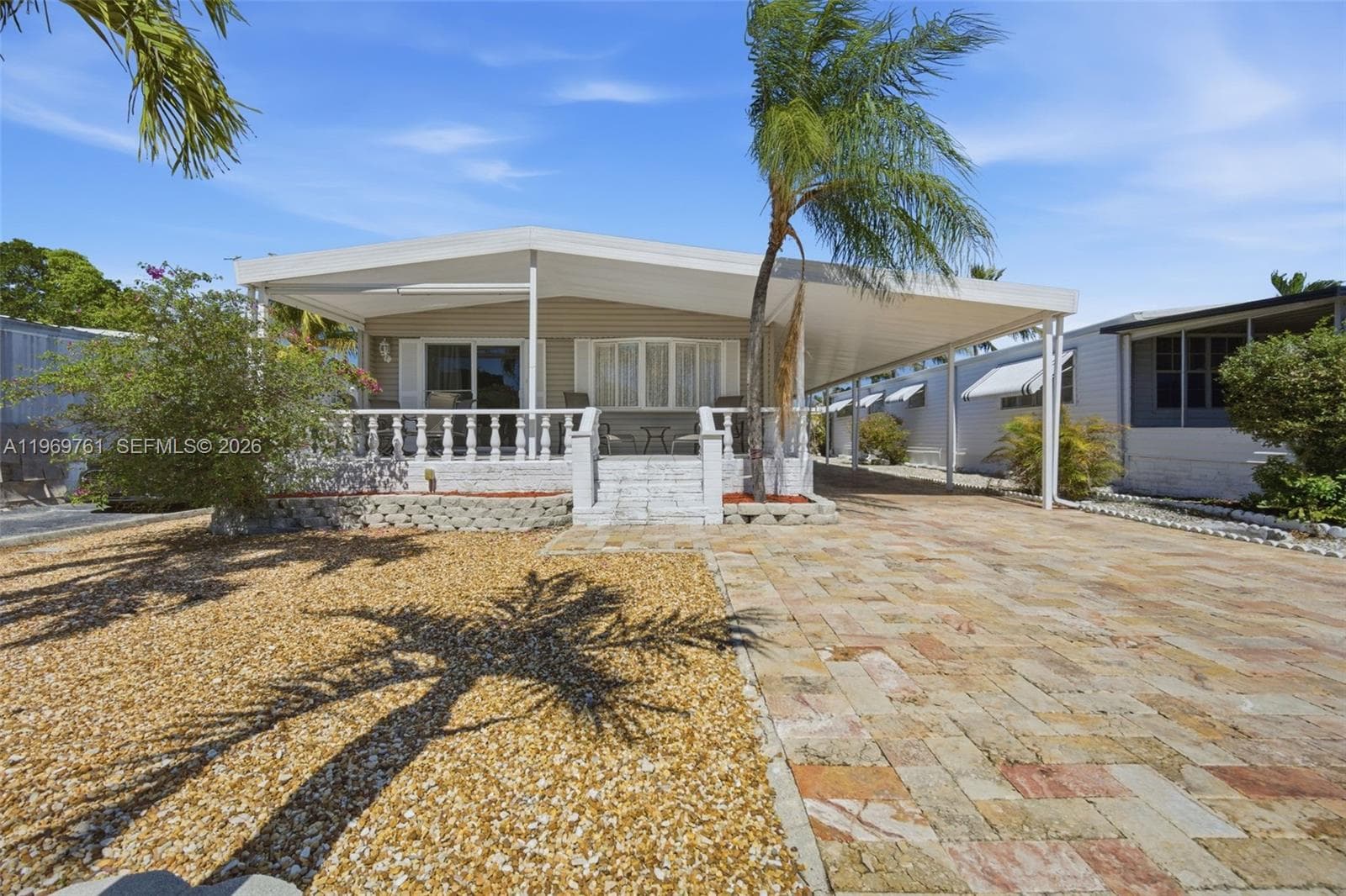 Mobile home at 2605 E Marina Dr, Dania Beach, FL