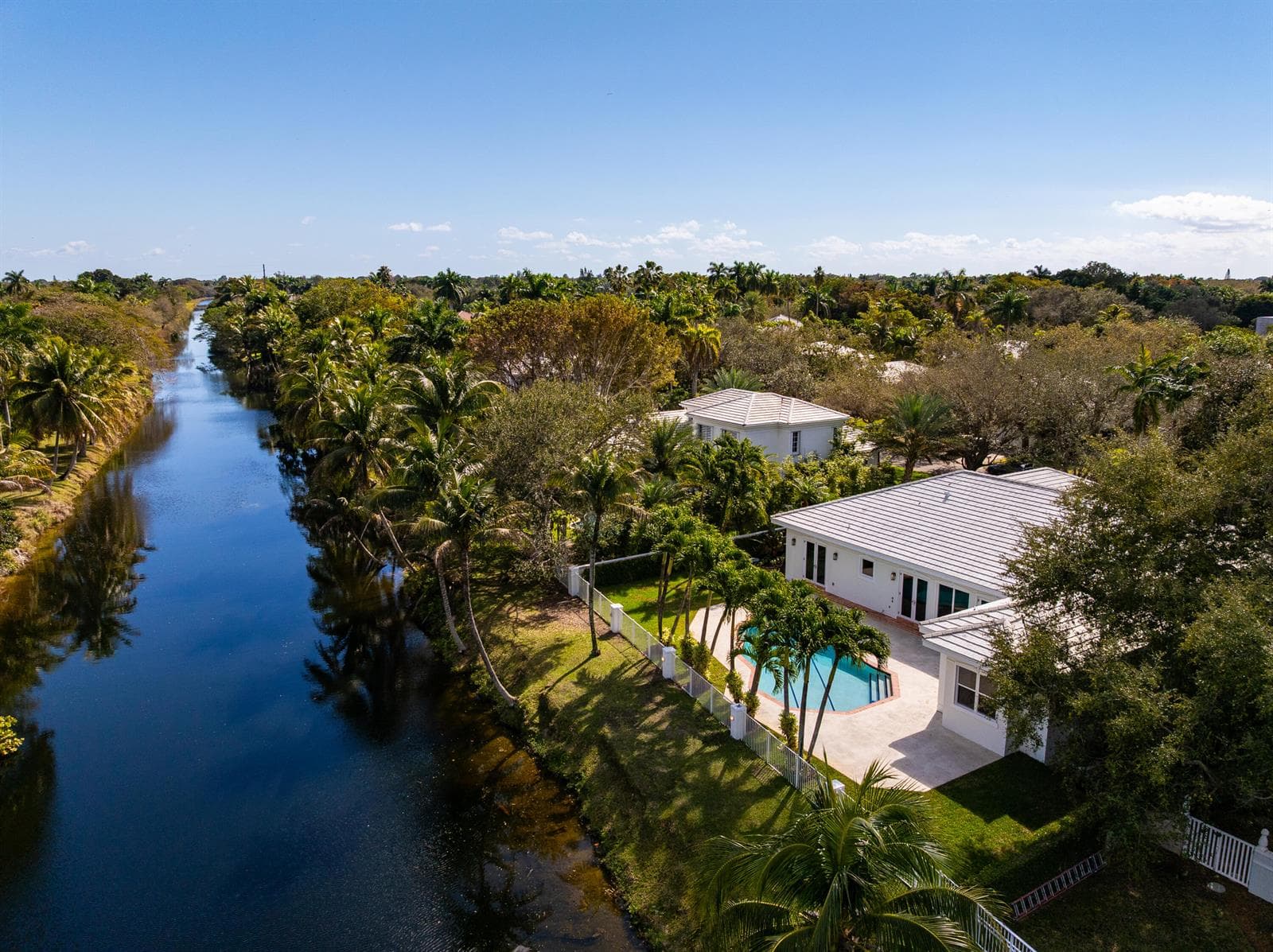 Single-family home at 6371 SW 87th Terrace, Pinecrest, FL
