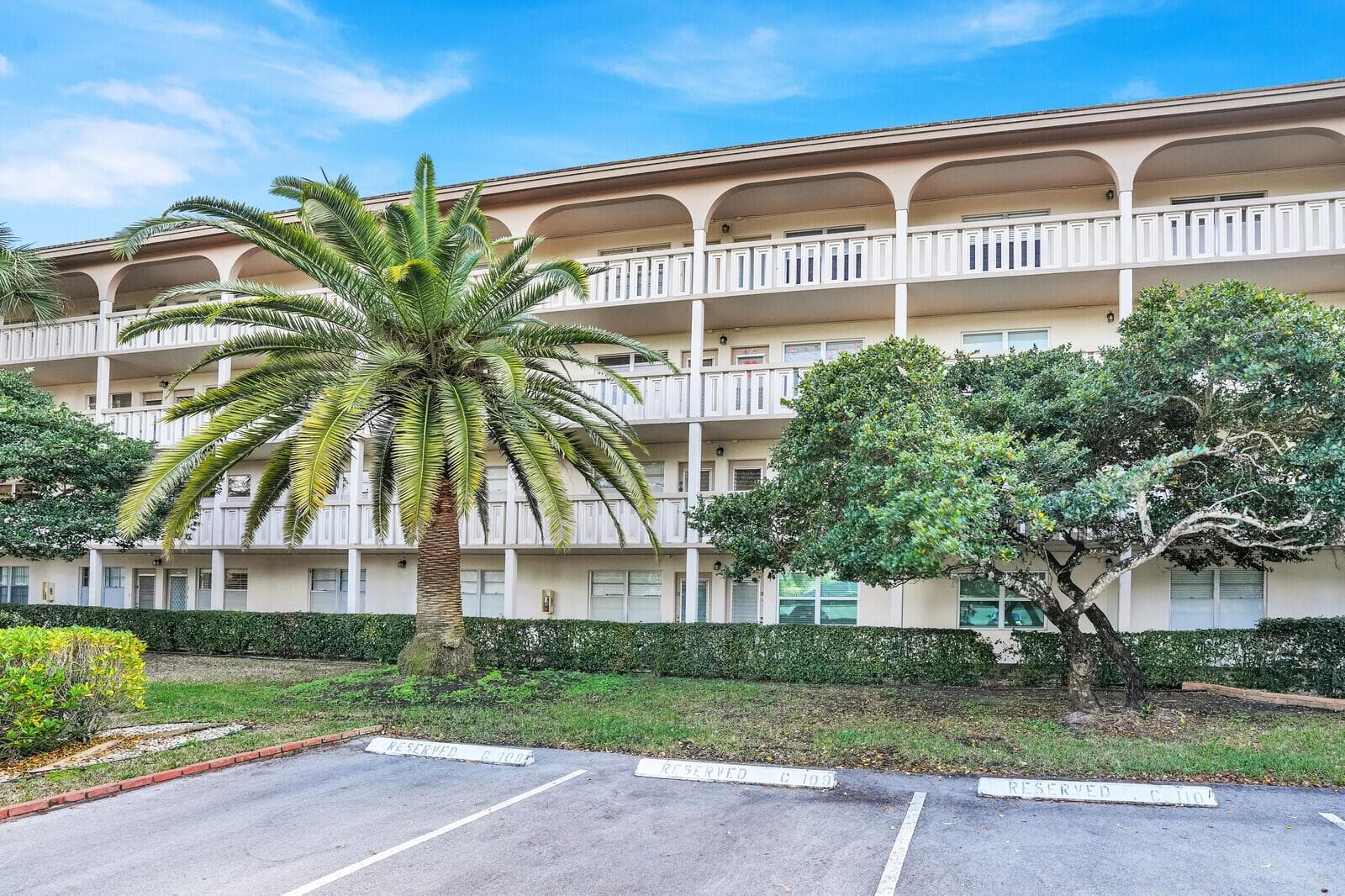 Condo at 2102 Lucaya Bend, Coconut Creek, FL