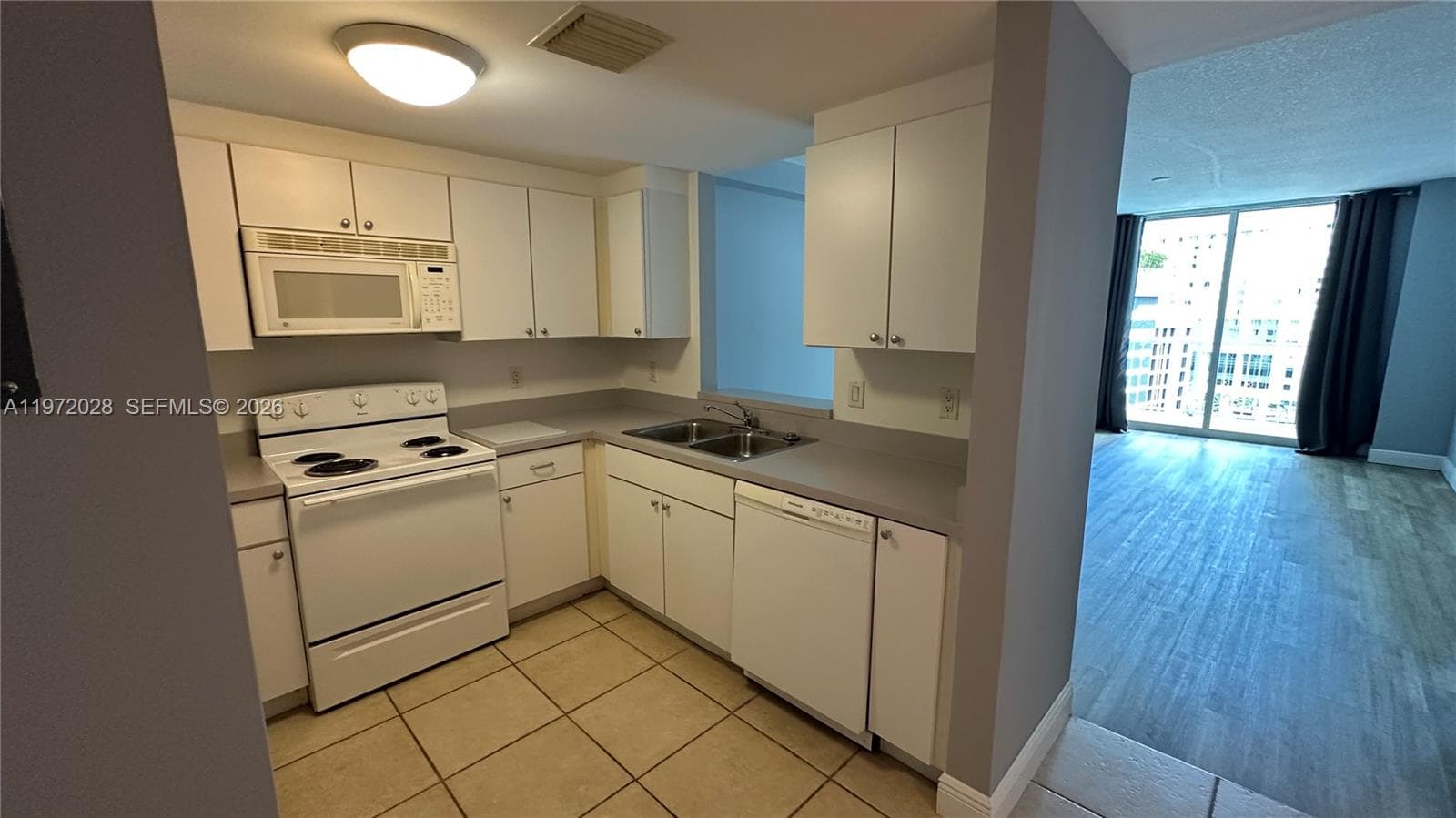 Condo at 1250 S Miami Ave, Miami — photo 2