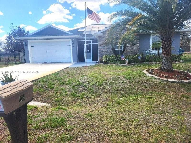 Single-family home at 108 Oak Knolls Circle, Sebring, FL