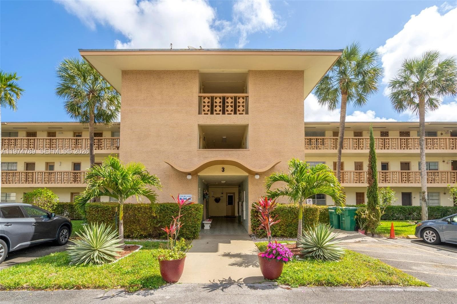 Co-op at 17050 NE 14th Ave, Miami, FL